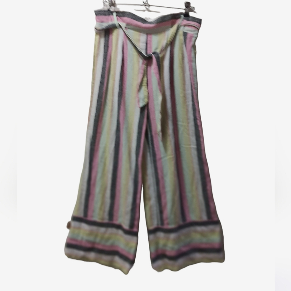 - IT'S  Wide Leg CROPPED Pants